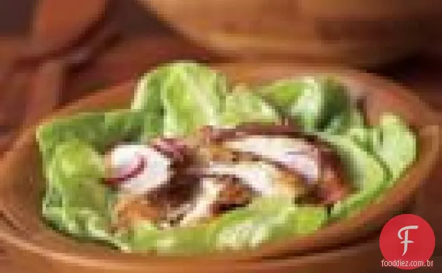 Mostarda-herb Rotisserie frango com salada verde