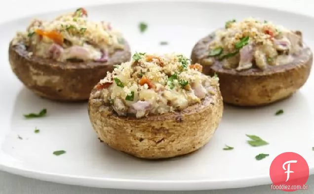 Queijo saudável e cogumelos recheados com Bacon