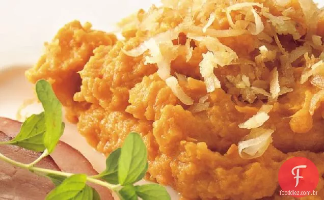 Batata-doce com cobertura de coco e gengibre