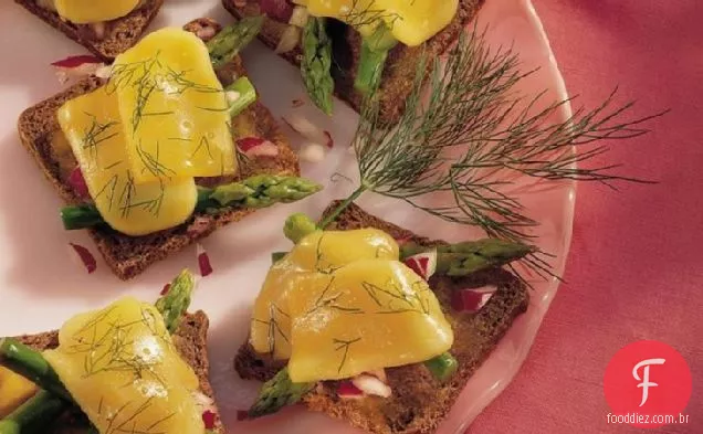 Espargos torrados e Gouda Canapés