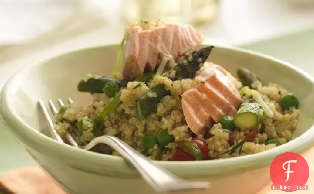 Quinoa Pilaf com salmão e aspargos