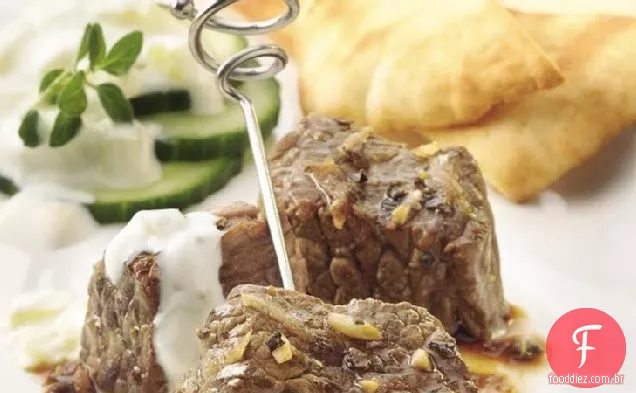 Mordidas De Carne Grega De Fogão Lento