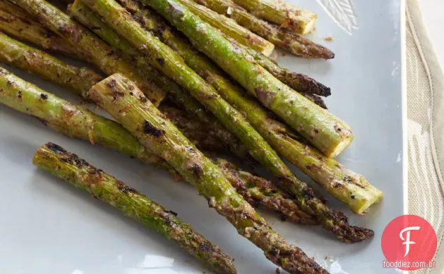 Espargos vitrificados com mostarda e maionese