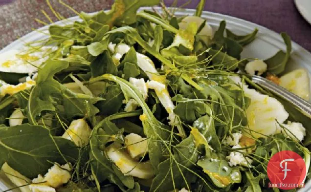Salada raspada de erva-doce e rúcula