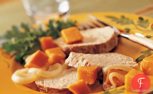 Assado de porco com alho e batata-doce