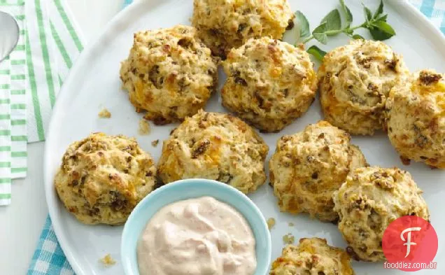 Nuggets de chouriço com molho cremoso de Salsa