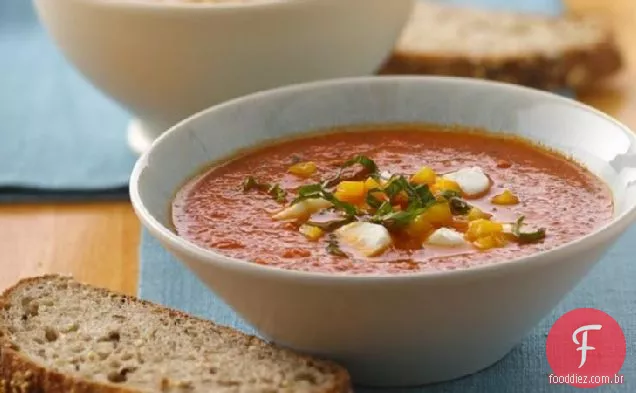 Sopa de pimenta vermelha assada com Mussarela