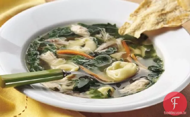 Sopa Tortellini de frango e espinafre