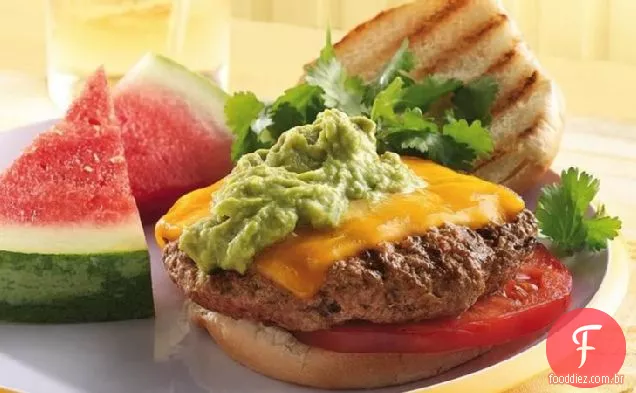 Hambúrgueres Chipotle grelhados com Guacamole