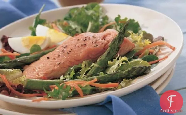 Salada de salmão e aspargos