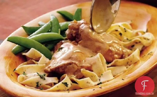 Frango em panela lenta com molho cremoso de páprica
