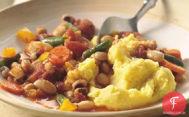 Ensopado de feijão e vegetais com Polenta