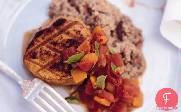 Atum grelhado envidraçado com ragu de pimentão doce