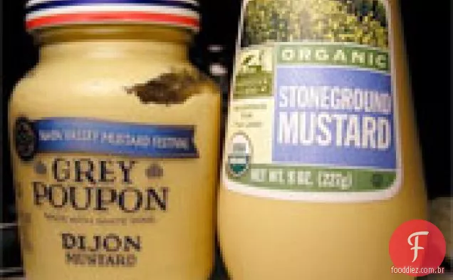 Jantar hoje à noite: costeletas de porco com mostarda e molho de Creme De Leite