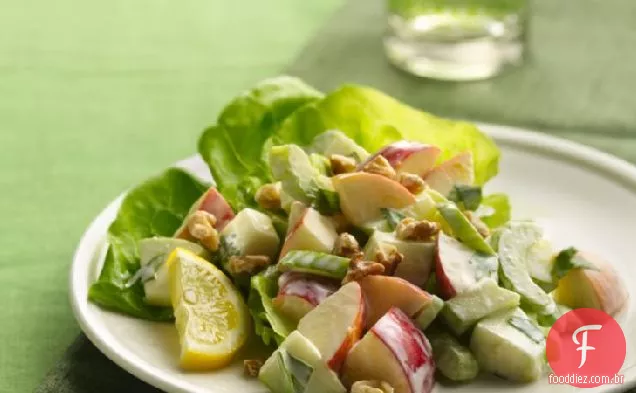 Salada de maçã e aipo com molho cremoso de limão