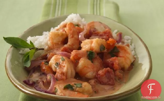 Camarão grelhado tailandês com tomate, manjericão e Coco