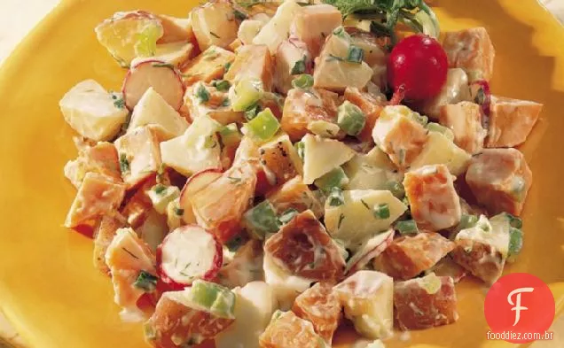 Salada de duas batatas com molho de endro