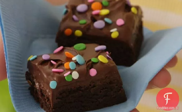 Brownies Foscos Polvilhados Com Doces