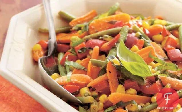 Legumes assados com manjericão (tamanho da multidão)