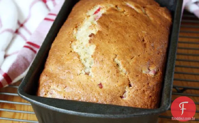 Pão De Banana Com Manteiga De Morango E Marrom