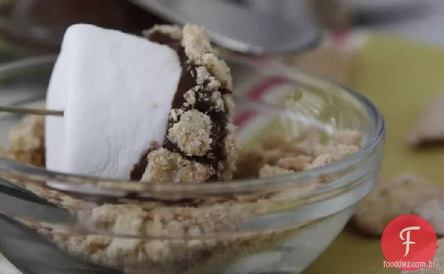 S'mores simples em uma vara