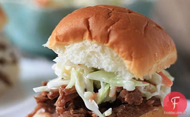 Sanduíches De Carne Para Churrasco E Slaw Doce