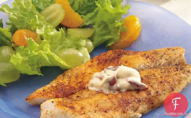 Filetes de peixe com maionese de pimenta vermelha assada