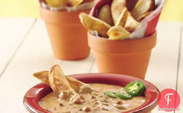 Molho de queijo Chili e fatias de batata