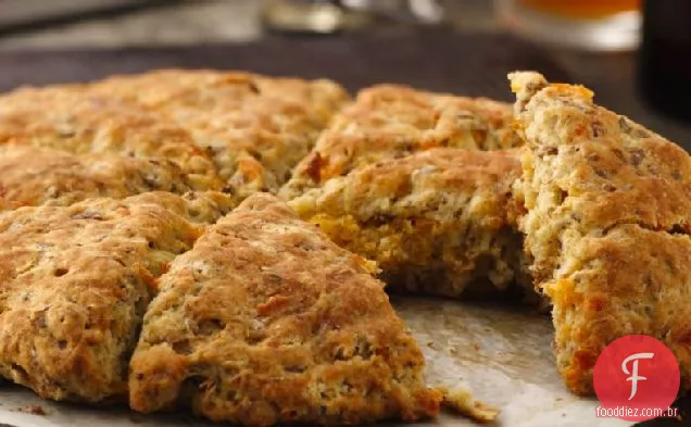 Queijo e Bacon gastos grãos Scones