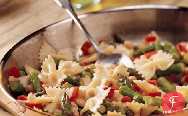Macarrão com pimenta limão e aspargos