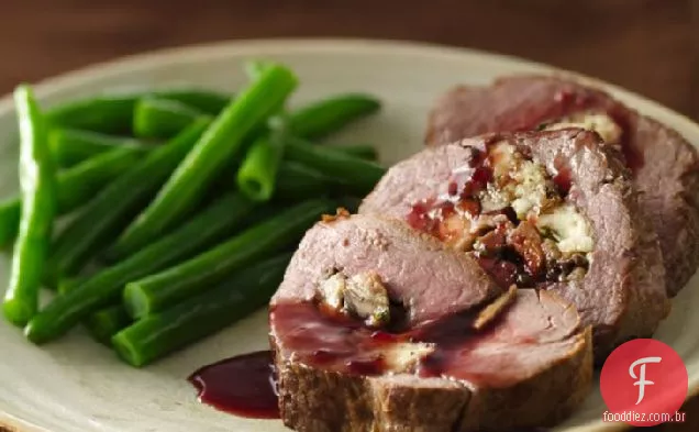 Gorgonzola-e lombo de carne recheado com cogumelos com molho Merlot