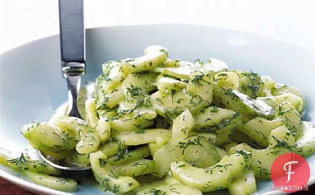 Salada de pepino, mostarda e endro