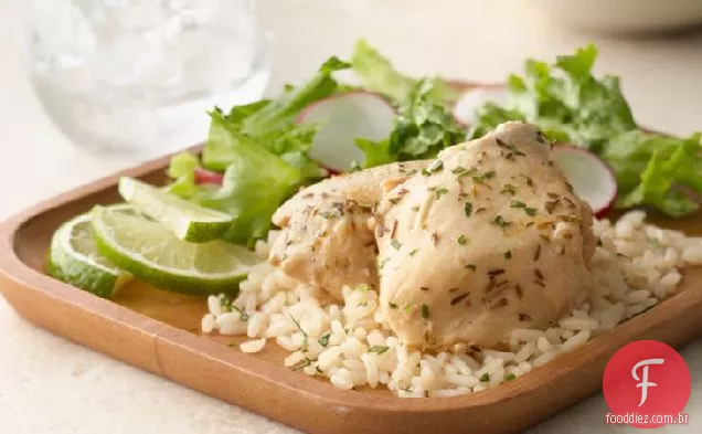 Frango com alho e limão em panela lenta com arroz