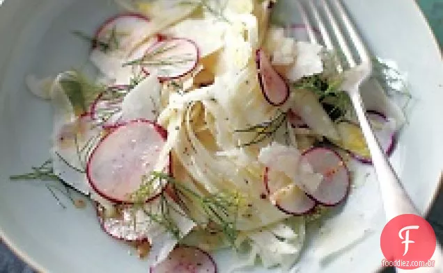 Salada Raspada De Rabanete, Erva-Doce E Parmesão