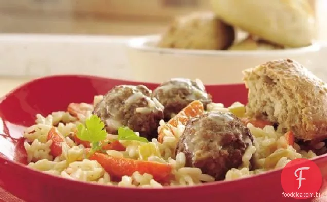 Almôndegas e arroz cremoso frigideira Ceia