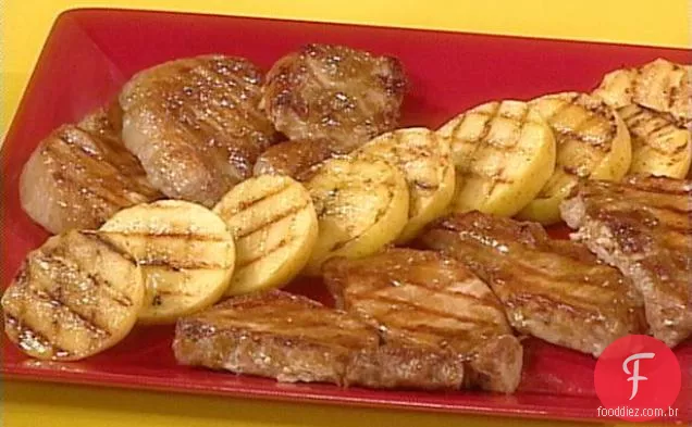 Costeletas De Porco Grelhadas Com Mostarda De Bordo