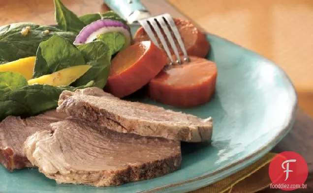Carne de porco com cobertura de açúcar mascavo em panela lenta com Batata-Doce