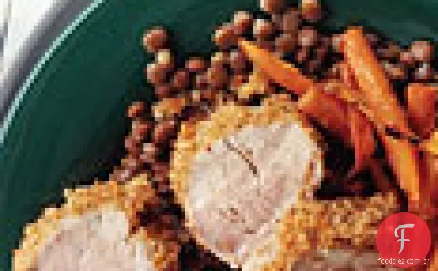 Carne de porco com crosta de mostarda com cenoura e lentilha