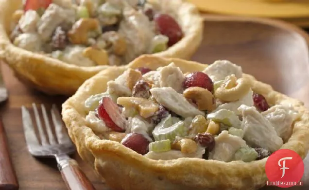 Tigelas de salada de frango para dois