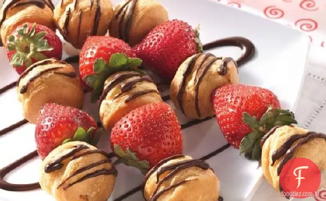 Morango-Creme Puff Kabobs