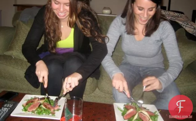 Salada de pato crocante com pêra, nozes e mostarda com gengibre e mel V