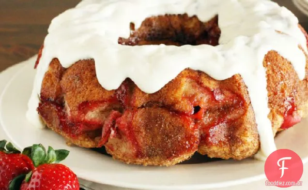Morango Cream Cheese Monkey Bread
