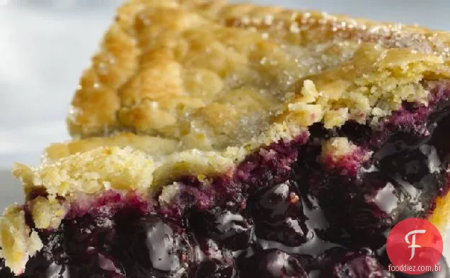 Torta de mirtilo sem glúten com crosta de Fubá