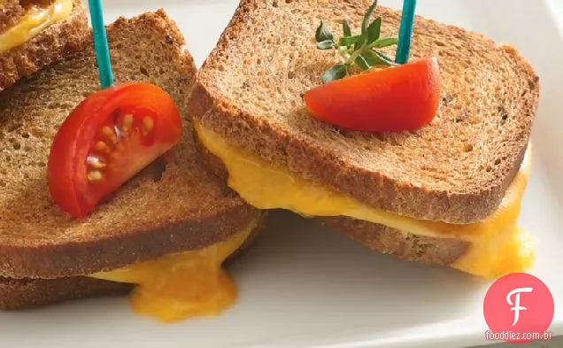 Sanduíches De Aperitivo De Queijo Grelhado
