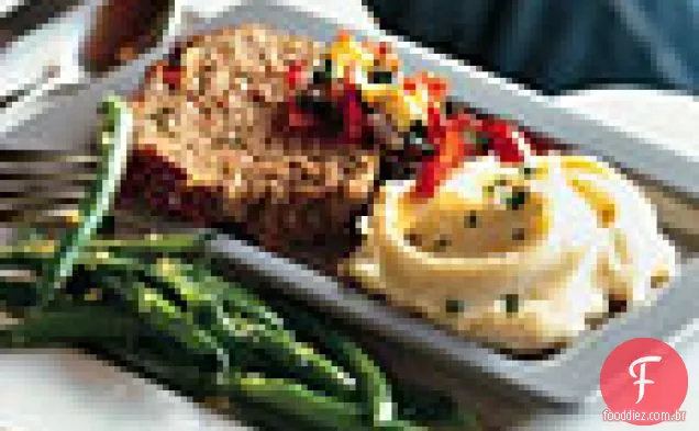 Bolo de carne vegetal assado com purê de mostarda