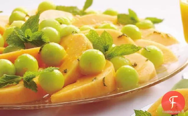 Salada de melão com xarope de laranja e hortelã