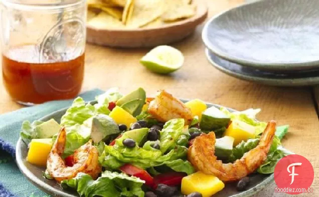 Saladas de taco de camarão e manga