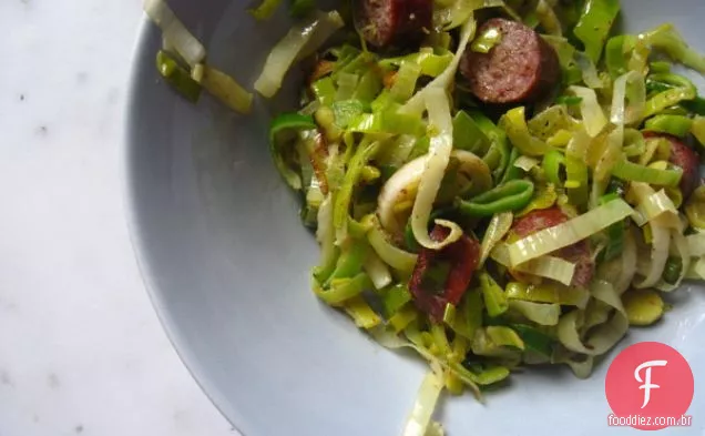 Alho-Poró Com Salsicha E Mostarda