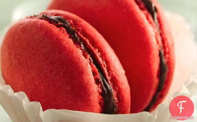 Macarons franceses com ganache de chocolate agridoce