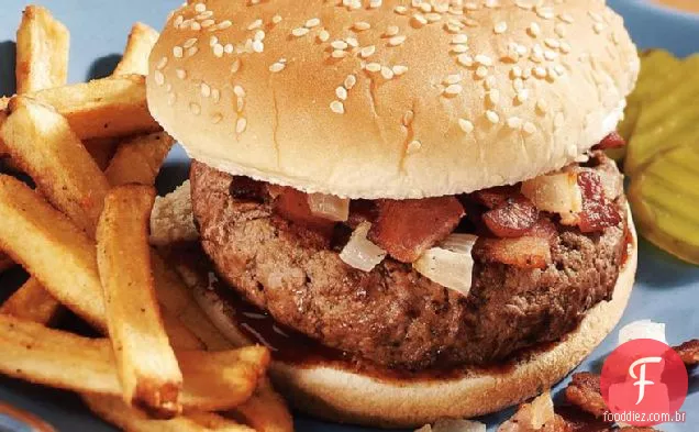 Bacon e cebola hambúrgueres sufocados